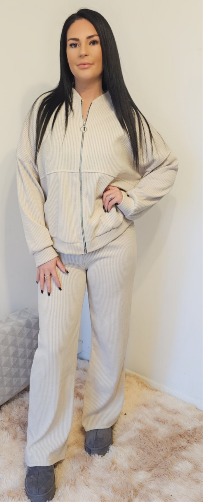 "The ribbed" two-piece lounge set.